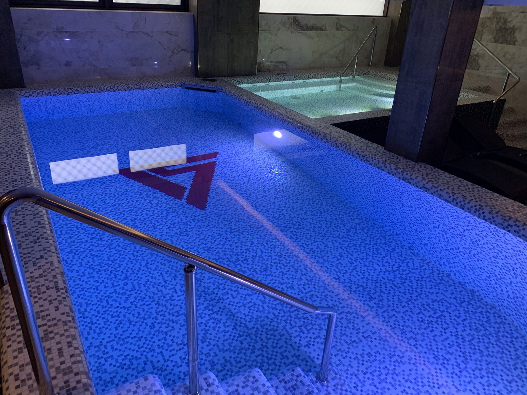 Бассейны и водные зоны Vertex SPA Hotel