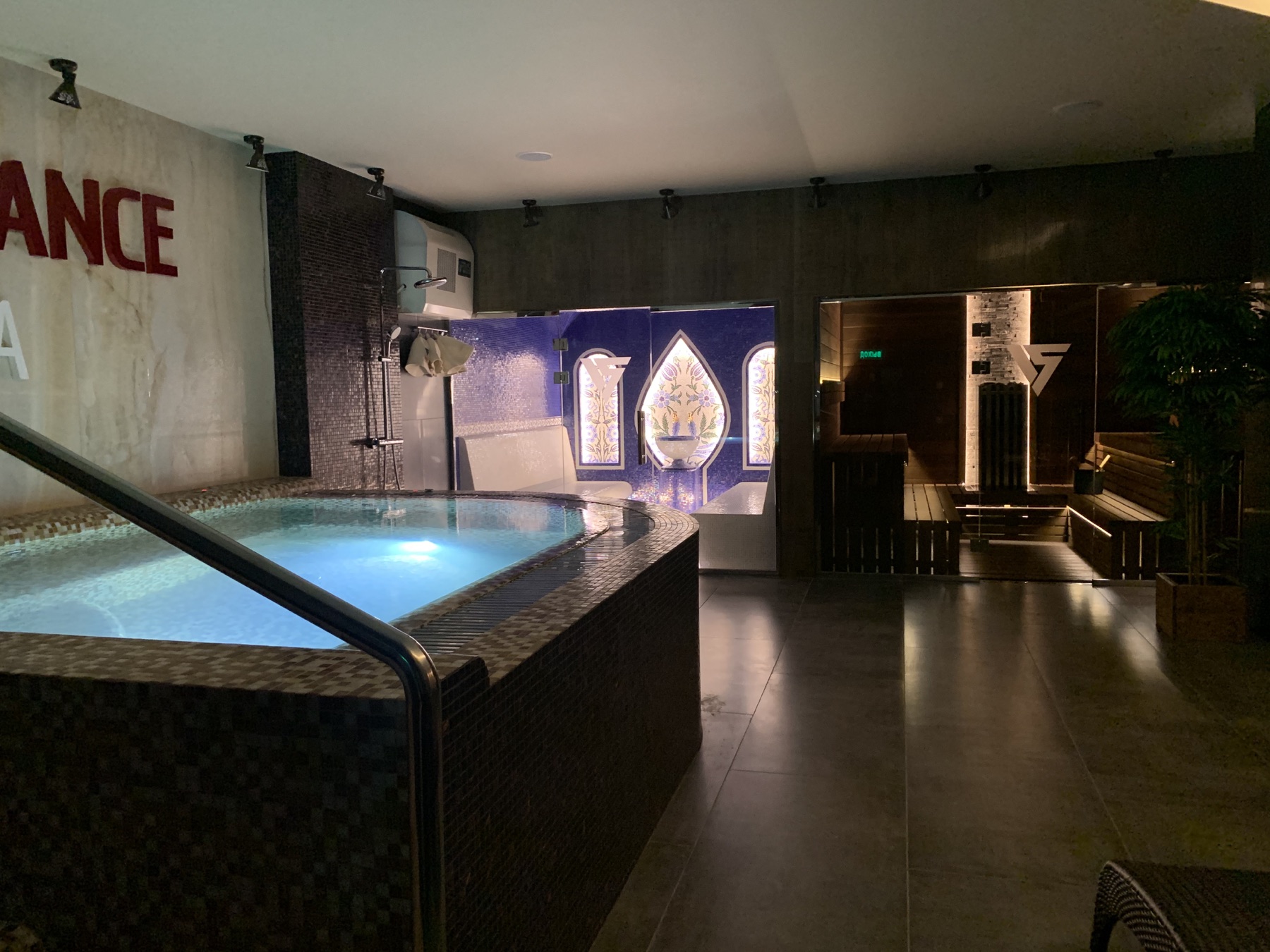 SPA-зона с бассейном, хаммамом, сауной и зоной отдыха