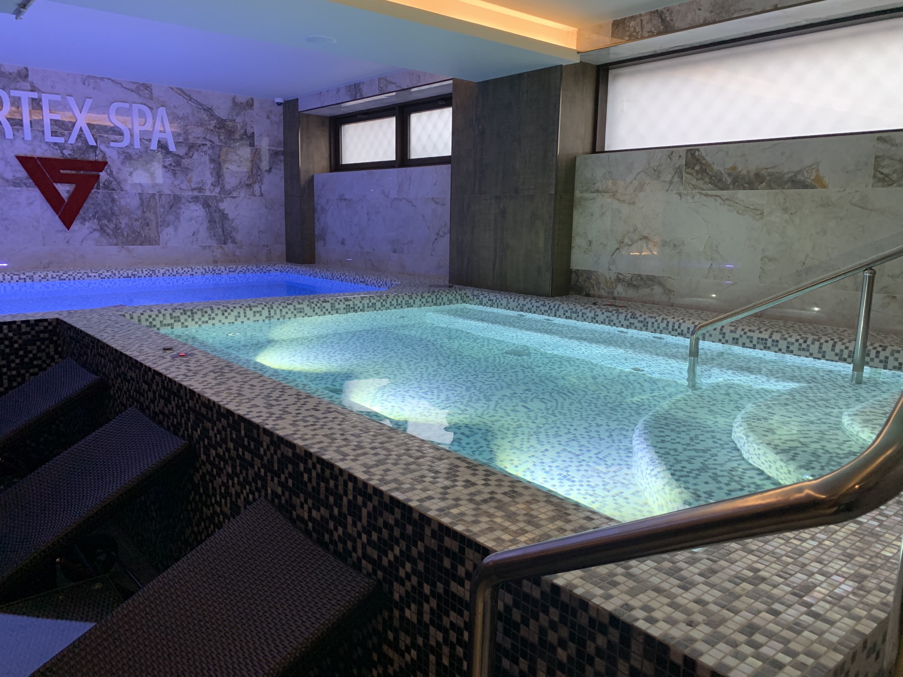 Связанные водные зоны гостиничного комплекса Vertex SPA Hotel